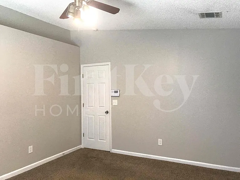 7852 Catskills Ct — Photo 11