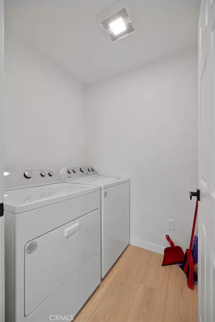 2 bed, 828 sqft, $3,000 — Photo 2