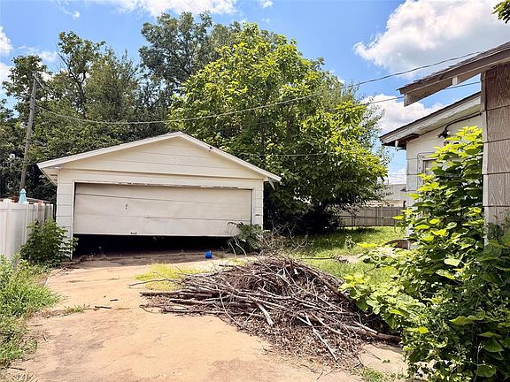 5th image of 533 W Wood St