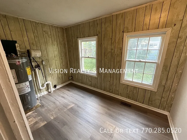 802 Williams St — Photo 13