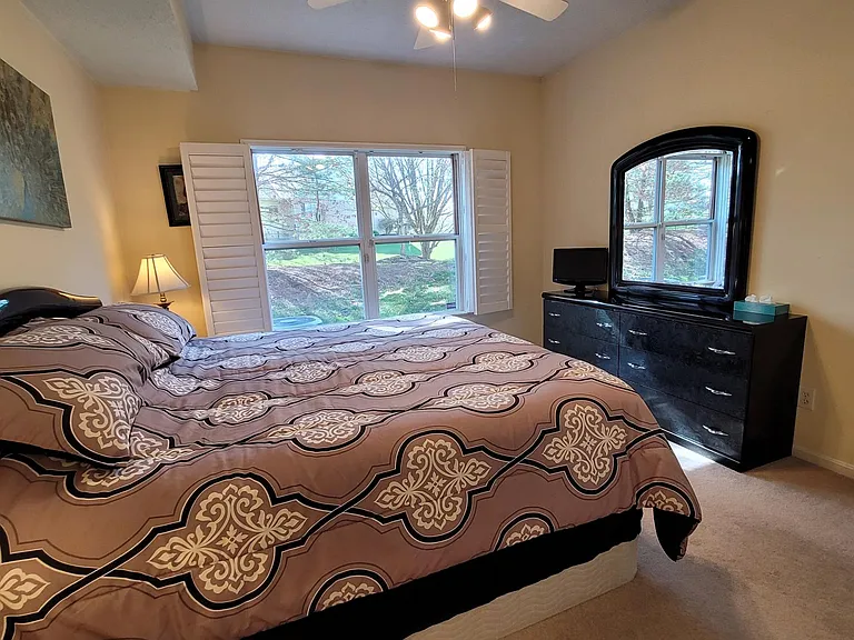 4657 Court Yard Dr — Photo 12