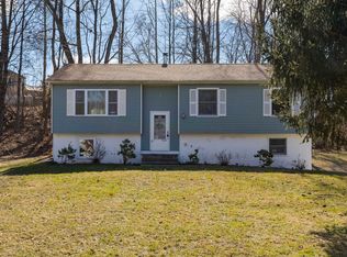 32 Camelot Rd, Poughkeepsie, NY 12601