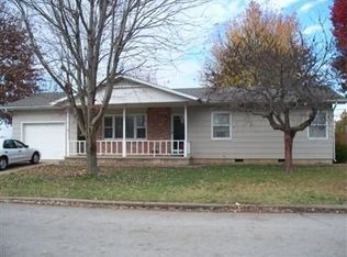 100 Douglas St, Monett, MO 65708