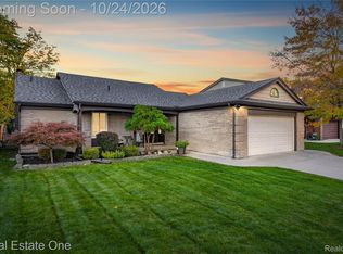 39435 Baroque Blvd, Clinton Township, MI 48038