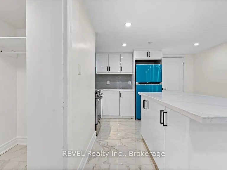 462D Carlton St — Photo 3