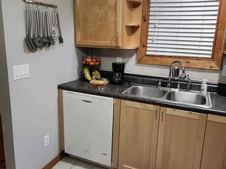 1104 W Taylor St — Photo 9