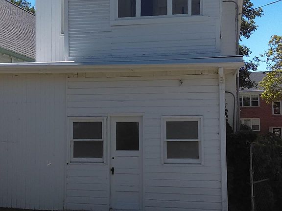 5th image of 153 S Lincoln St Unit 1