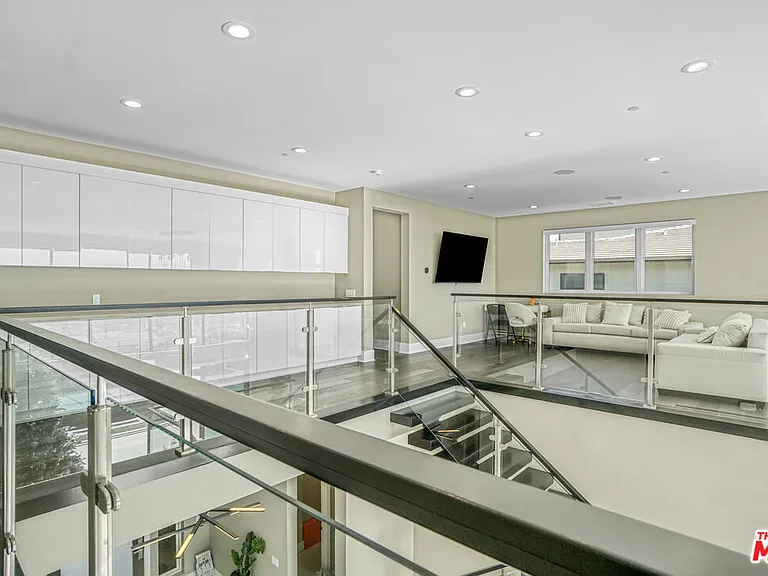 20306 W Willoughby Ln — Photo 32