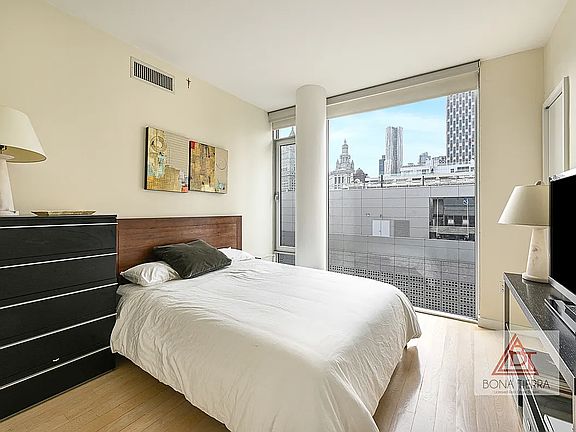 5th image of 50 Franklin St APT 18A