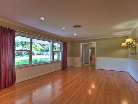 4th image of 1553 Bracher St