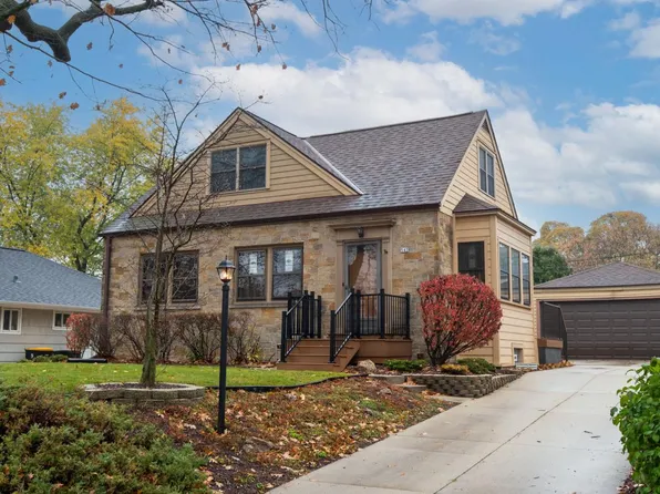 542 North 114th STREET, Wauwatosa, WI 53226