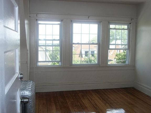 4th image of 43 Farley Ave