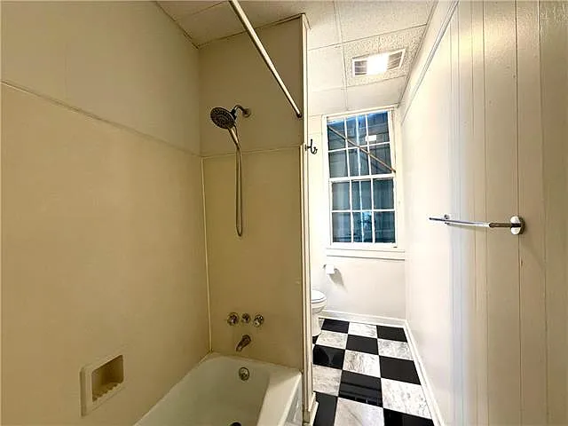 518 Dauphine St — Photo 6