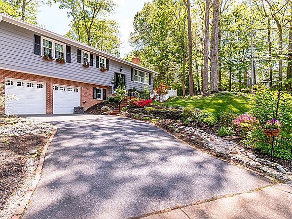 3rd image of 8331 Epinard Ct