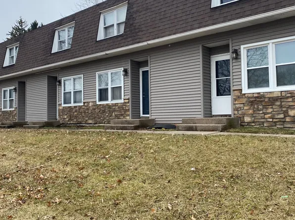 6530 Cedar St, Davenport, IA 52806