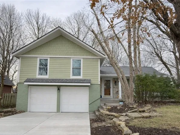 8201 W 97th Ter, Overland Park, KS 66212