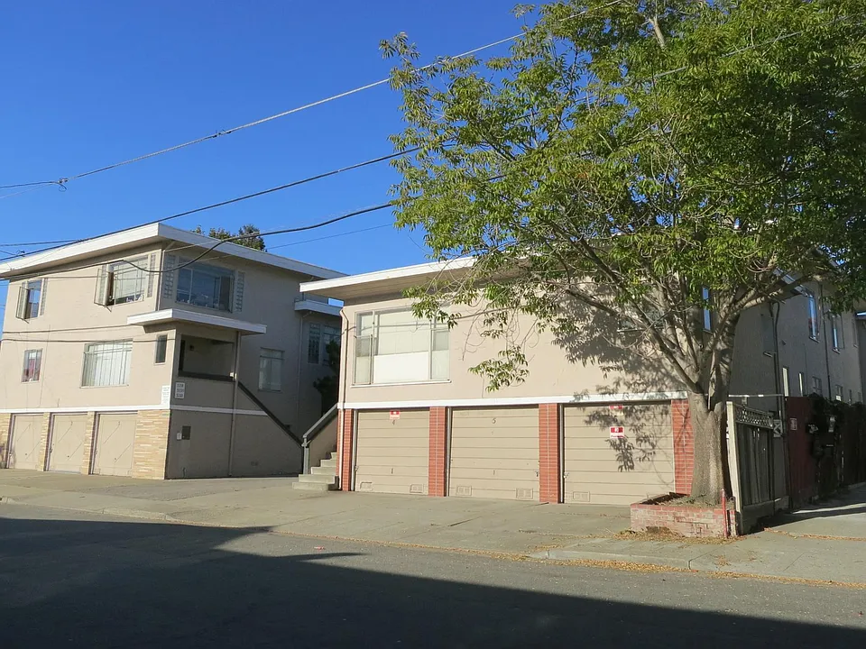 3220 Yosemite Ave