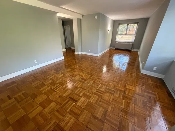 (undisclosed Address), Fresh Meadows, NY 11365
