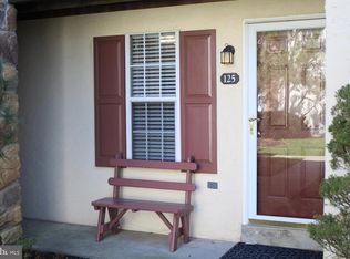 125 Valley Stream Cir, Wayne, PA 19087