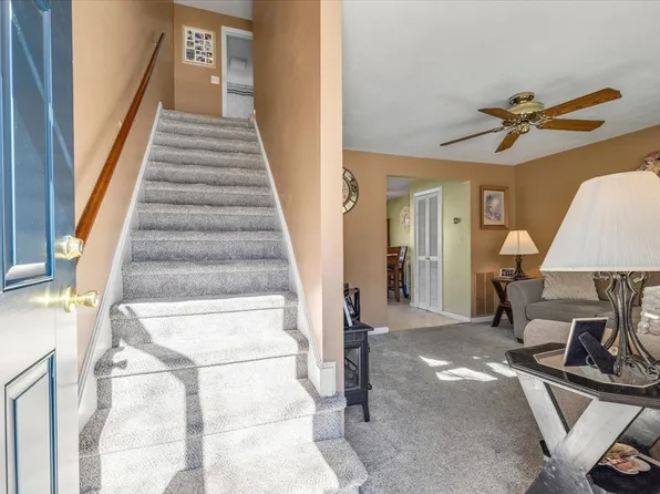 94 Durham Rd Unit 94, Dedham, MA 02026