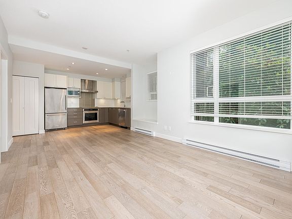 4th image of 3221 Noel Dr #5