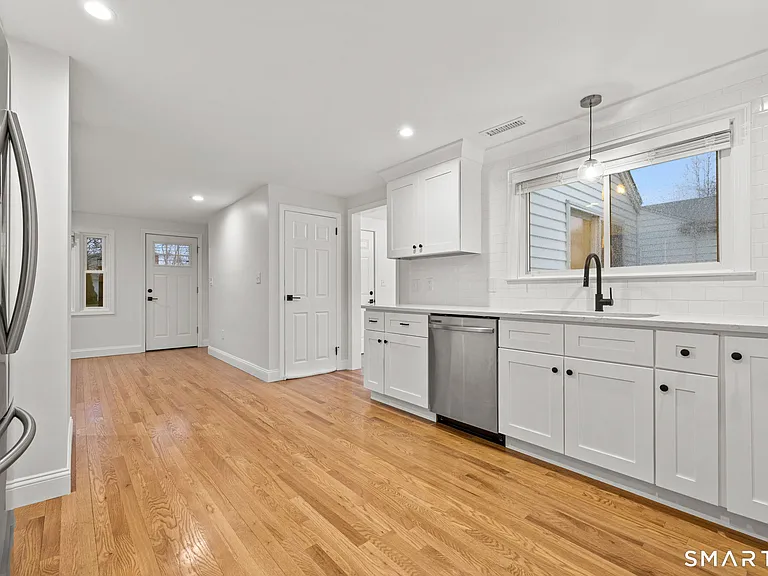 12 Sherwood Rd — Photo 4