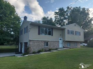 1737 Center Dr, Temperance, MI 48182