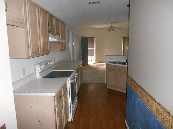 3rd image of 427 Fleming St