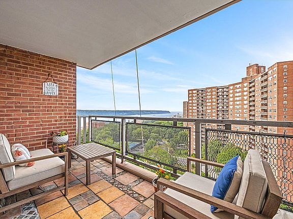 5th image of 5700 Arlington Ave APT 18V