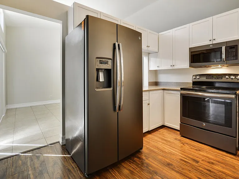 21020 Woodspring Ave — Photo 5