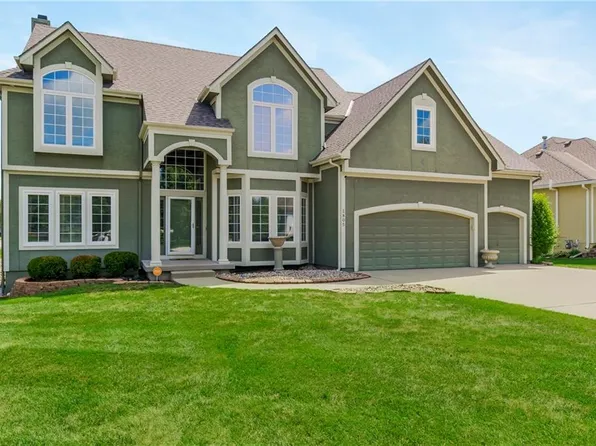 2805 SW Carlton Dr, Lees Summit, MO 64082