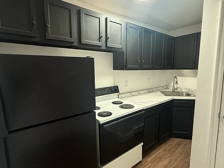 1886 Avenue B #2 — Photo 6