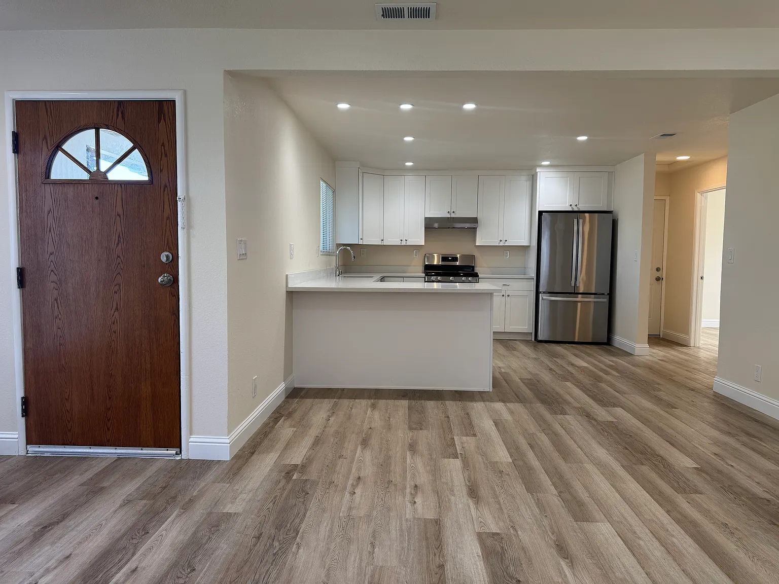 3 bed, 1080 sqft, $5,200 — Photo 3