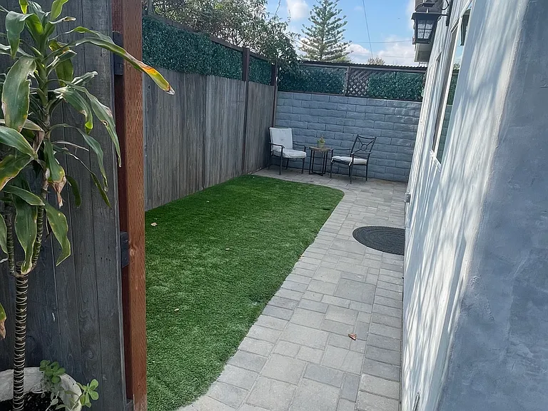 225 N Alexander St — Photo 5