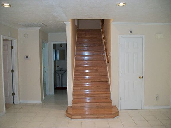 5th image of 2215 Avenue G