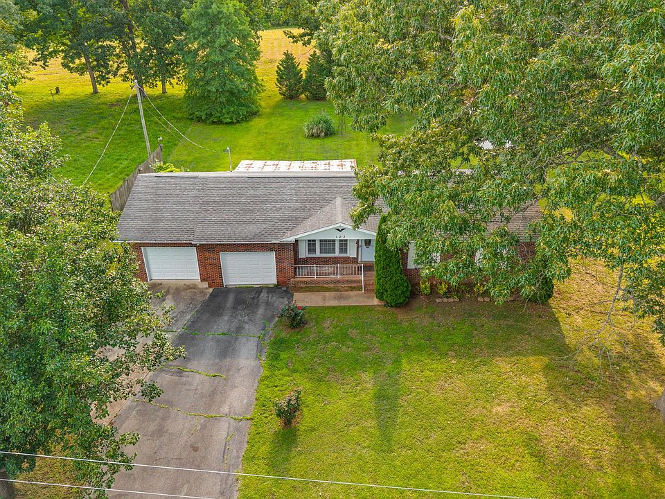 1st image of 103 Hazelnut Ave