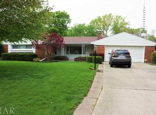 1906 Owens Dr, Bloomington, IL