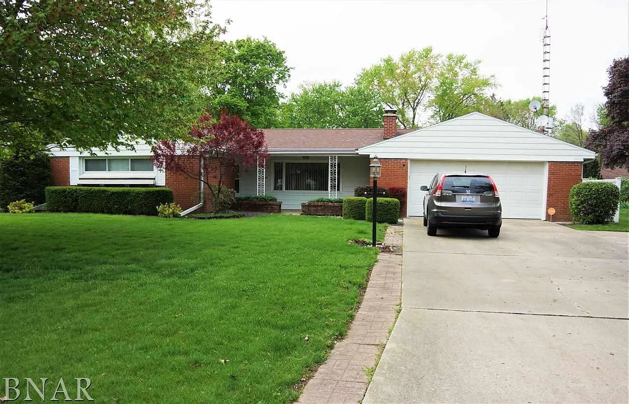 1906 Owens Dr photo 1