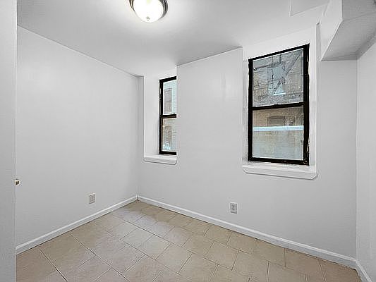 2nd image of 28 Saint Nicholas Pl APT 1A