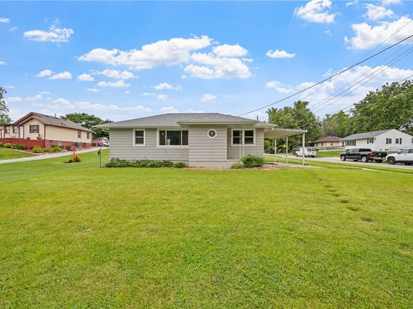 3842 E 27th St, Des Moines, IA 50317