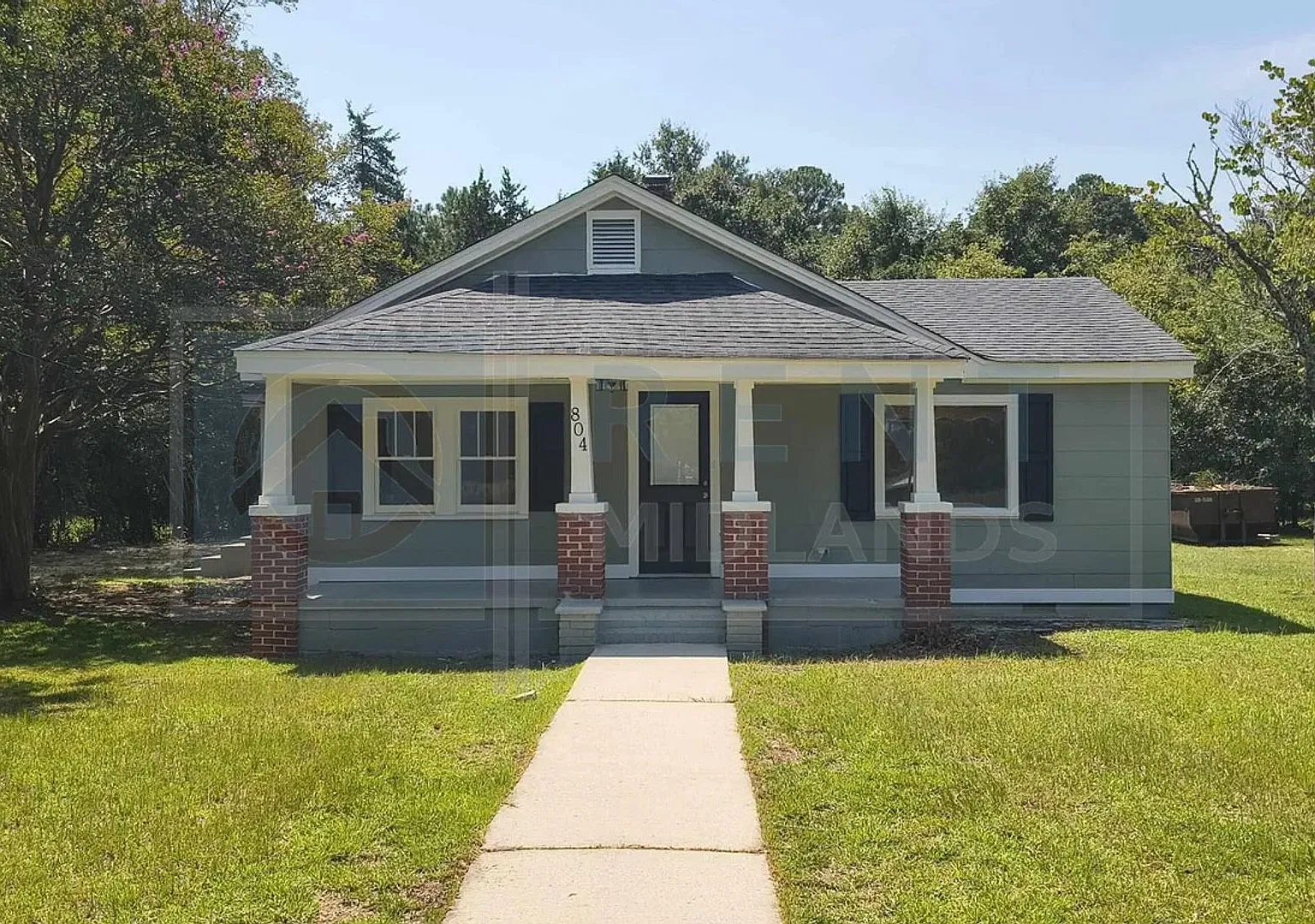Beautiful Bungalow Available — Photo 1