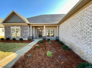 7512 Flint Crossing Cir, Owens Cross Roads, AL 35763