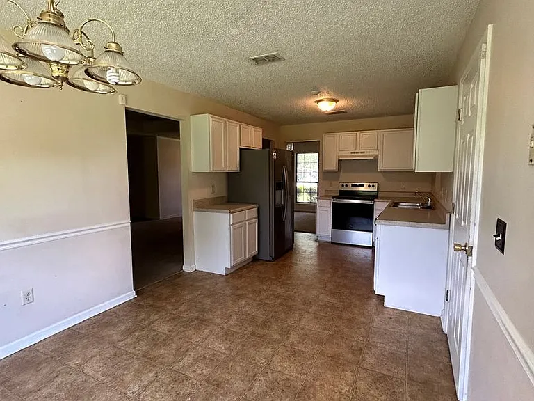 109 Larkin Ct — Photo 6