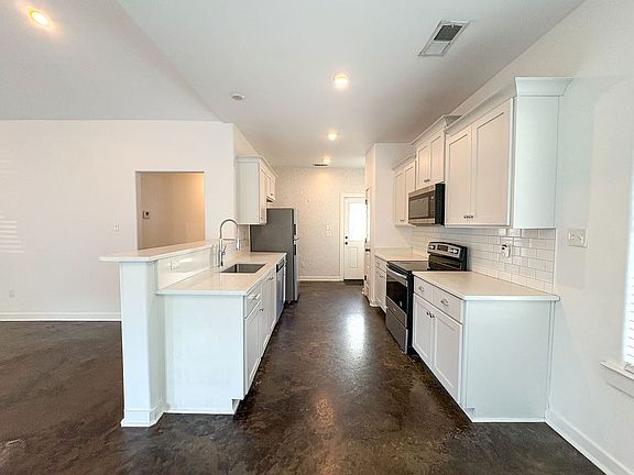 5th image of 708 Echles St