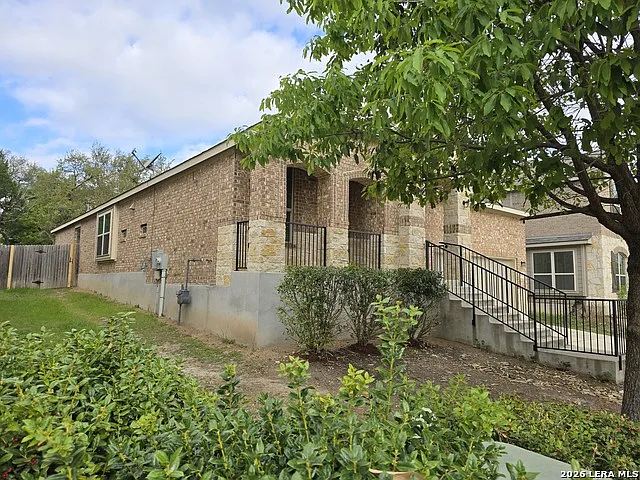 3 bed, 2.0 bath, 1840 sqft, $2,000 — Photo 4