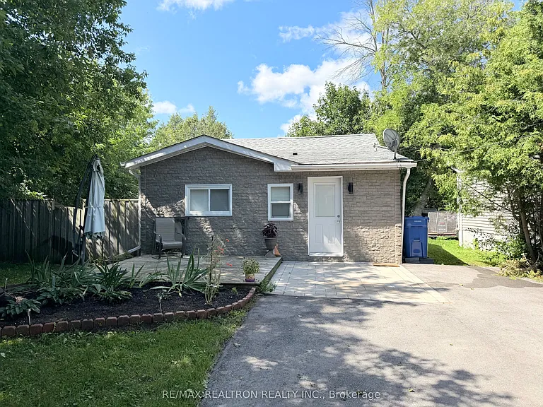 782 Churchill Ln — Photo 2