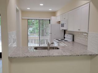 226 Poinsettia St, Atlantic Beach, FL 32233