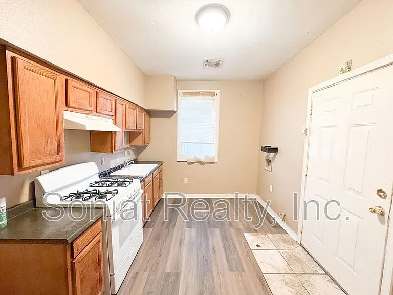 1941 Independence St — Photo 7