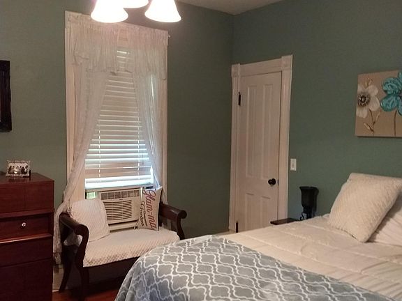 5th image of 226 Franklin St #A