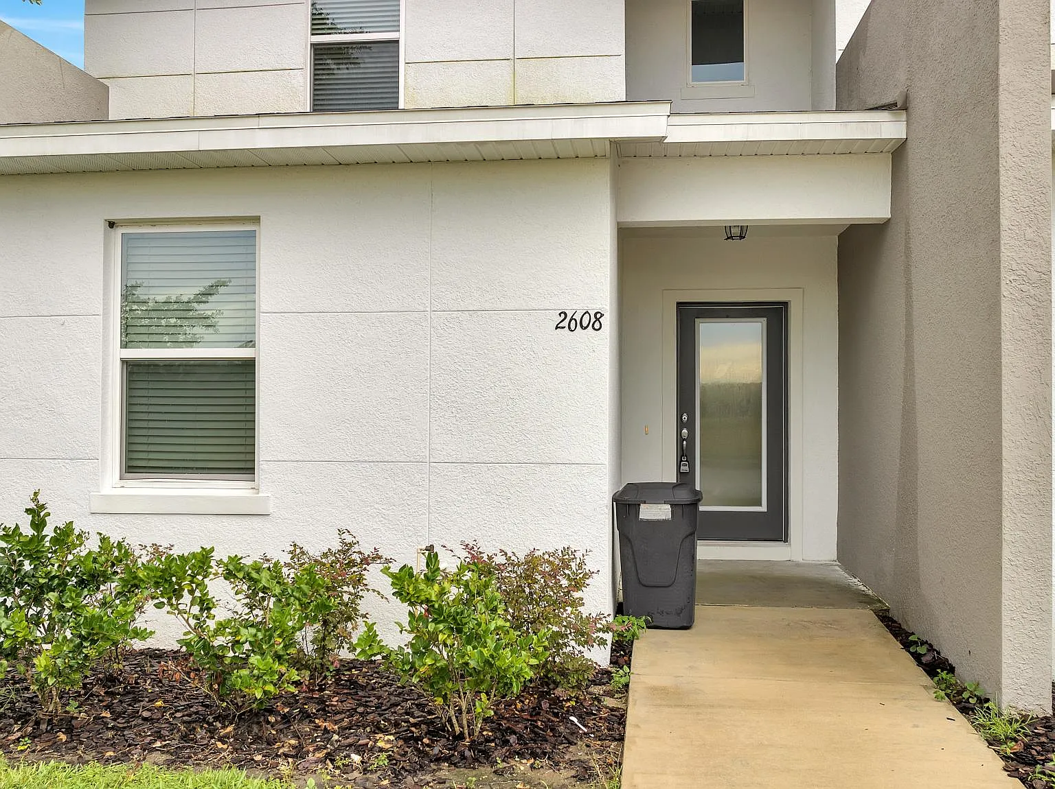 2608 Old Kent Cir — Photo 2